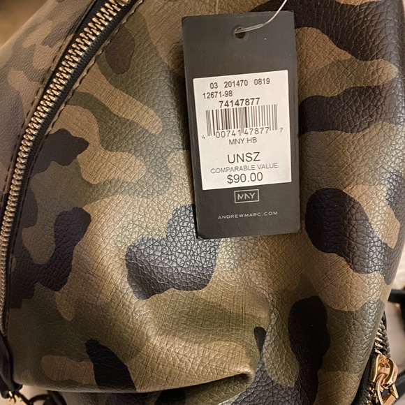 Marc New York camouflage sling backpack purse - Picture 4 of 7